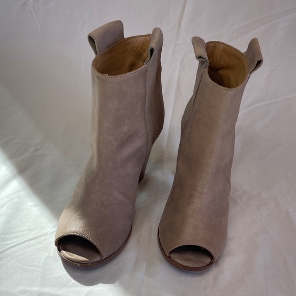 Kenneth Cole Vero Cuoio Made In Italy Leather Booties Women's Size 36 - Picture 2 of 9